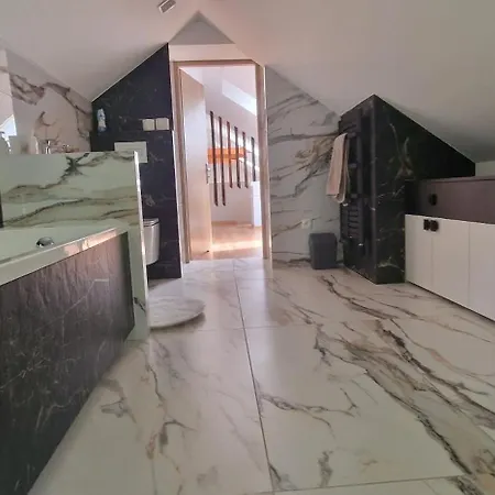 Dom wakacyjny Jednorodzinny Całoroczny *